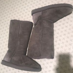 Gray ugg boots